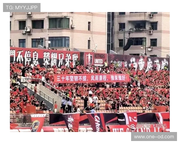 成都球迷 苟活 30 年 争议升级!从横幅到涂鸦,地域对立何时休? 成都球迷 苟活 30 年 争议升级!从横幅到涂鸦,地域对立何时休?